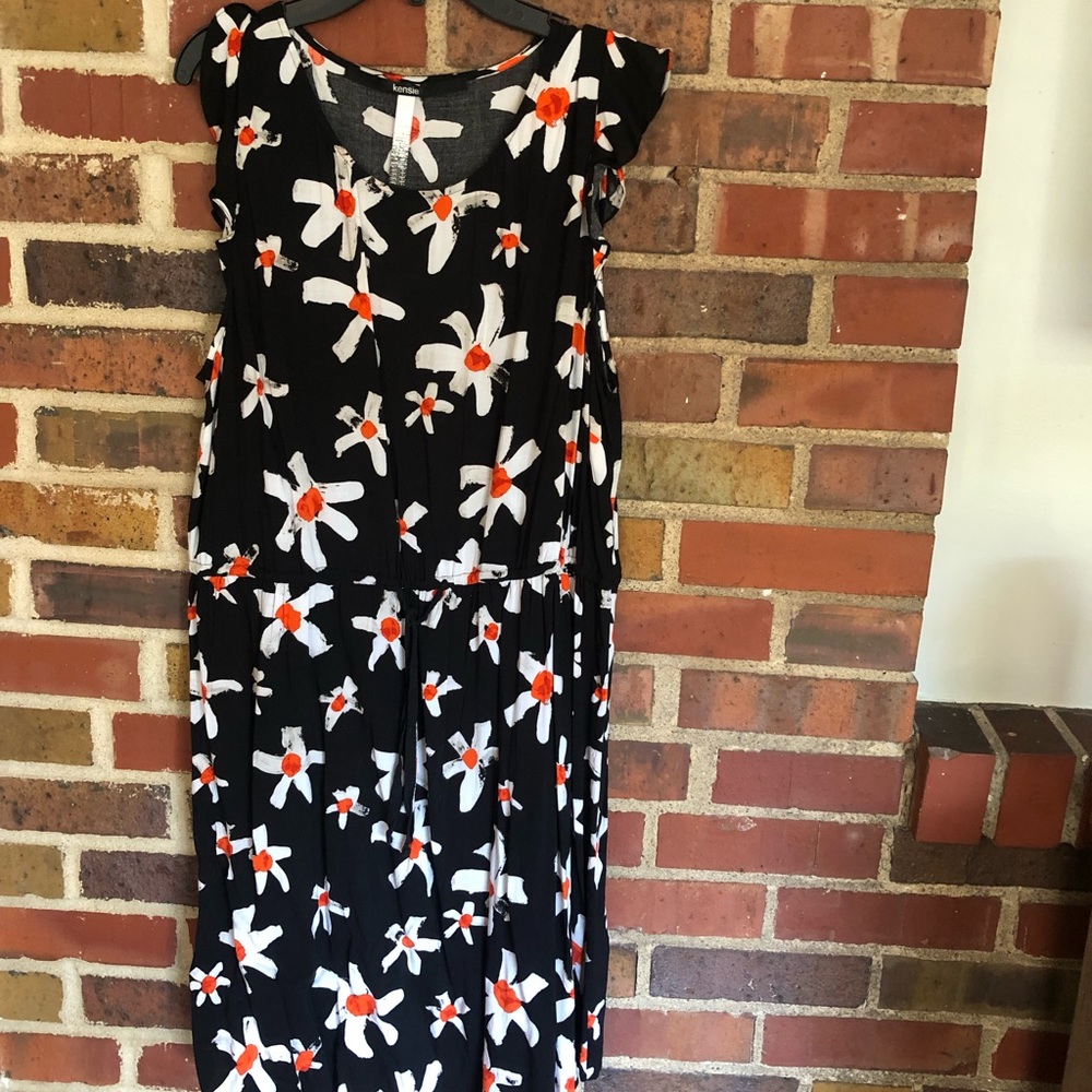 Lightweight Kensie dress.